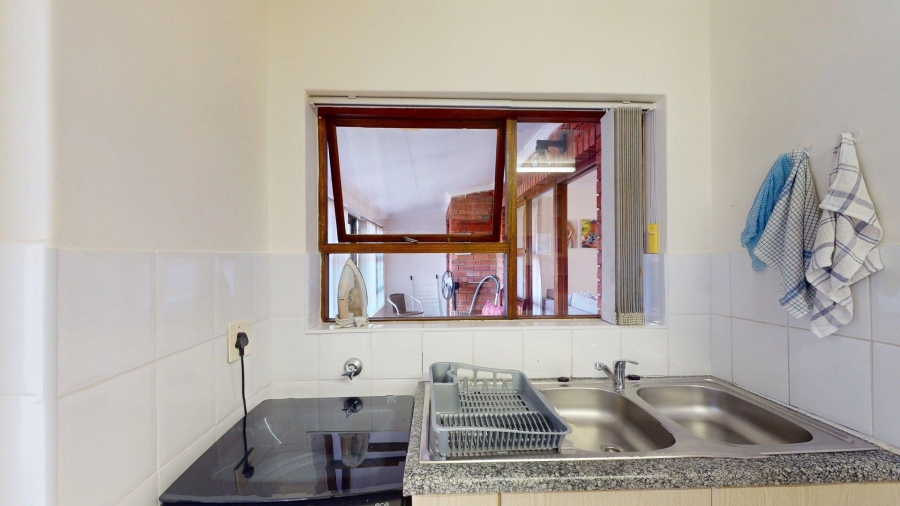 2 Bedroom Property for Sale in Sherwood Eastern Cape
